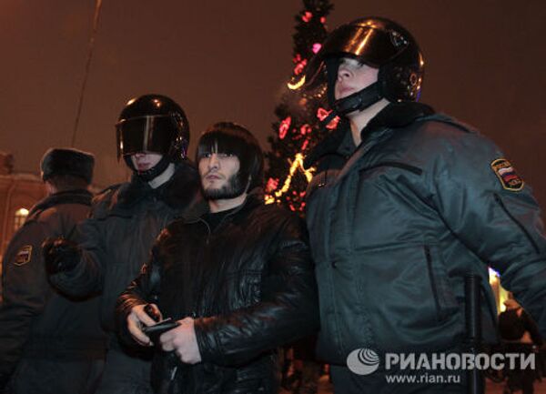 Сотрудники милиции задержали около 60 человек в центре Петербурга
