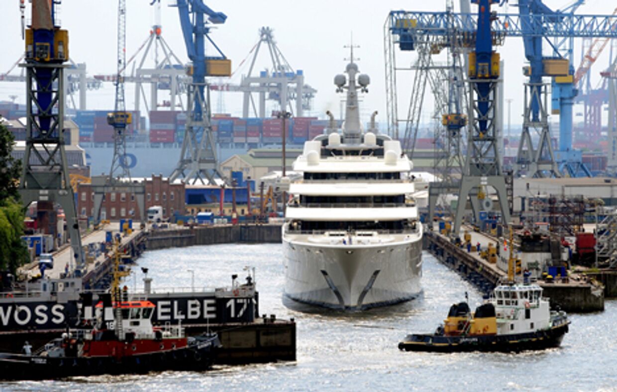 яхта Eclipse «Затмение» в бухте Гамбурга