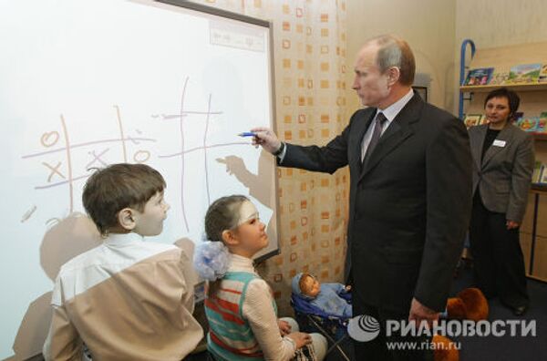 Премьер-министр РФ Владимир Путин посетил Тюменскую областную научную библиотеку им.Д.И.Менделеева