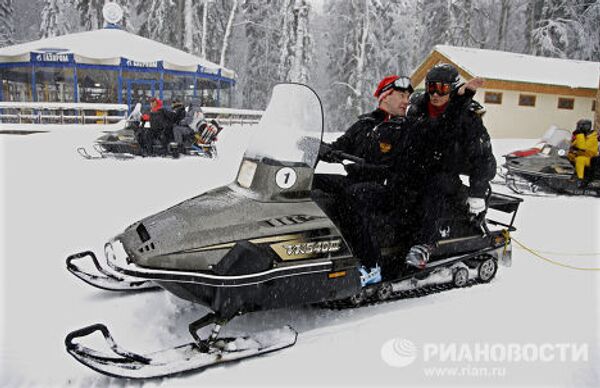 Д. Медведев и В. Путин на горнолыжном курорте Красная Поляна