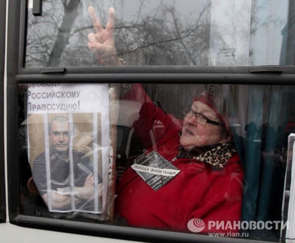 Пикет в защиту Михаила Ходорковского у Хамовнического суда Москвы