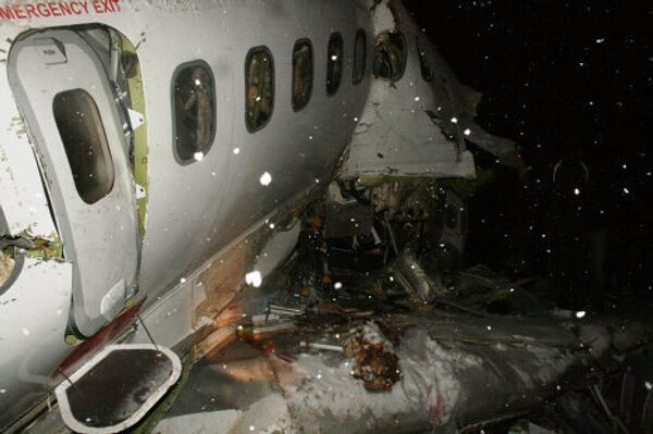 На месте крушения пассажирского самолета Boeing-727 в Иране