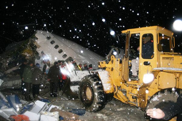 На месте крушения пассажирского самолета Boeing-727 в Иране