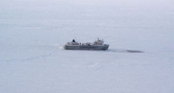 Ледоколы Красин и Адмирал Макаров выводят из ледового плена в Охотском море рыболовецкие суда