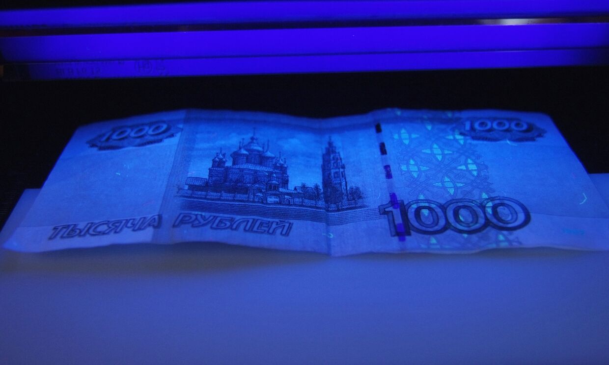 Проверка на подлинность купюр номиналом в одну тысячу рублей