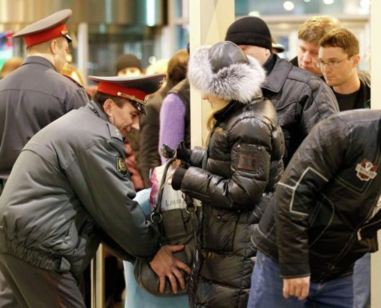 Усиление мер безопасности в России после теракта в Домодедово