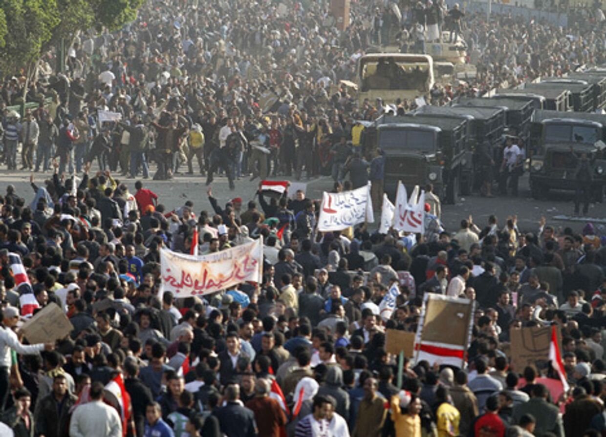 продолжаются протесты на площади Тахрир в Каире