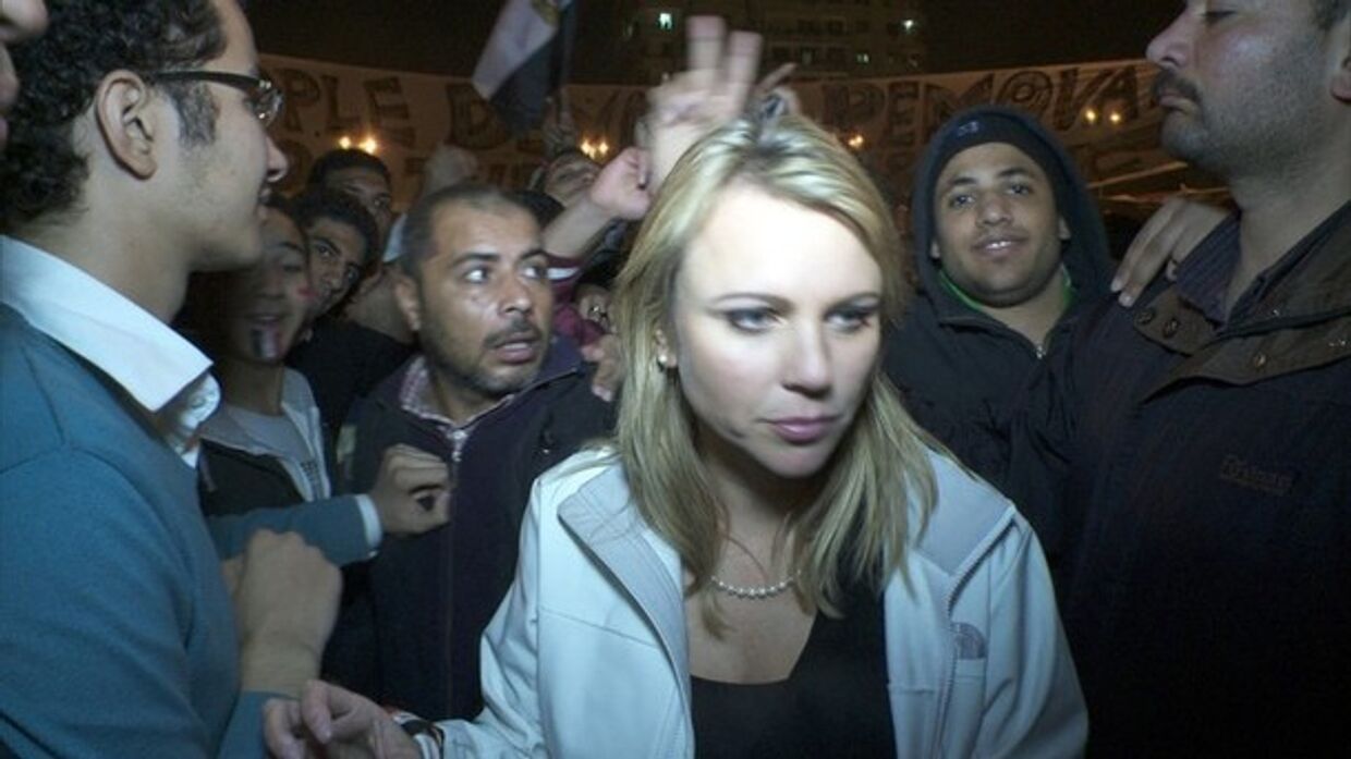 Ведущего корреспондента американского телеканала Си-би-эс Лару Логан спасли от толпы в Каире