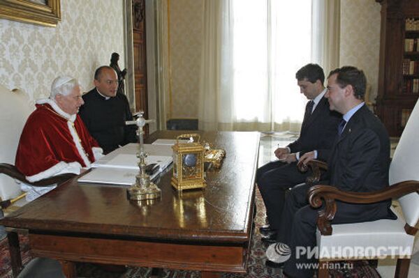 Президент РФ Д.Медведев встретился с Папой Римским Бенедиктом ХVI
