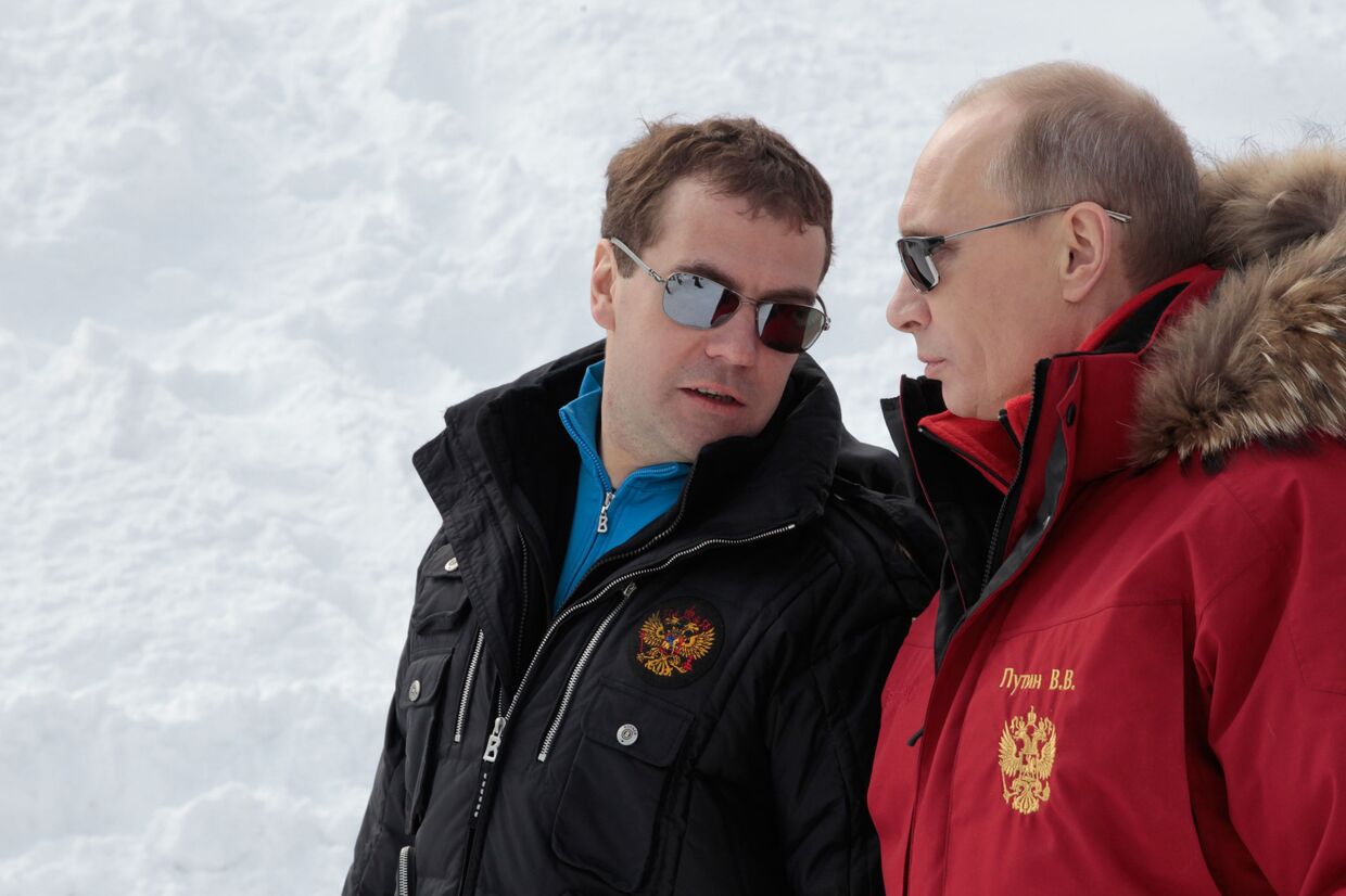 Дмитрий Медведев и Владимир Путин посетили горнолыжный комплекс Роза Хутор