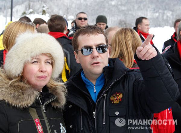 Дмитрий Медведев с супругой Светланой посетили горнолыжный комплекс Роза Хутор
