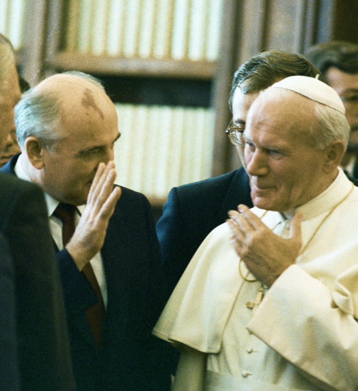 Михаил Горбачев и Папа Римский Иоанн Павел II 