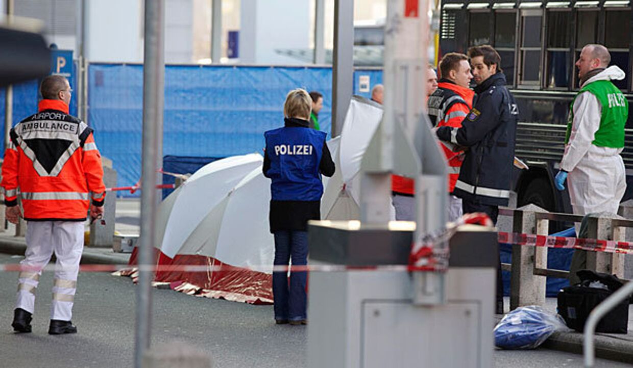 Аэропорт во Франкфурте, где был расстрелян автобус с американскими военными 