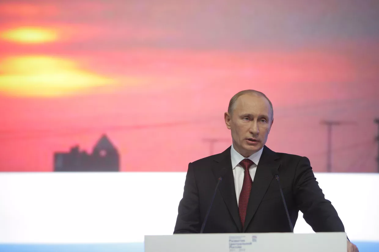 Премьер-министр РФ Владимир Путин на межрегиональной конференции Единой России Премьер-министр РФ Владимир Путин на межрегиональной конференции Единой России