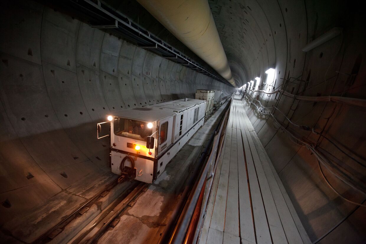 Строительство тоннеля для совмещенной автомобильной и железной дороги Адлер - горноклиматический курорт Альпика-Сервис