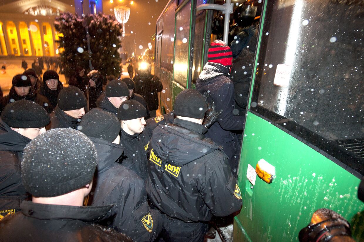 Акцию протеста против результатов выборов провела белорусская оппозиция в Минске