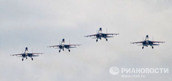 Тренировочные полеты пилотажных групп Русские Витязи и Стрижи