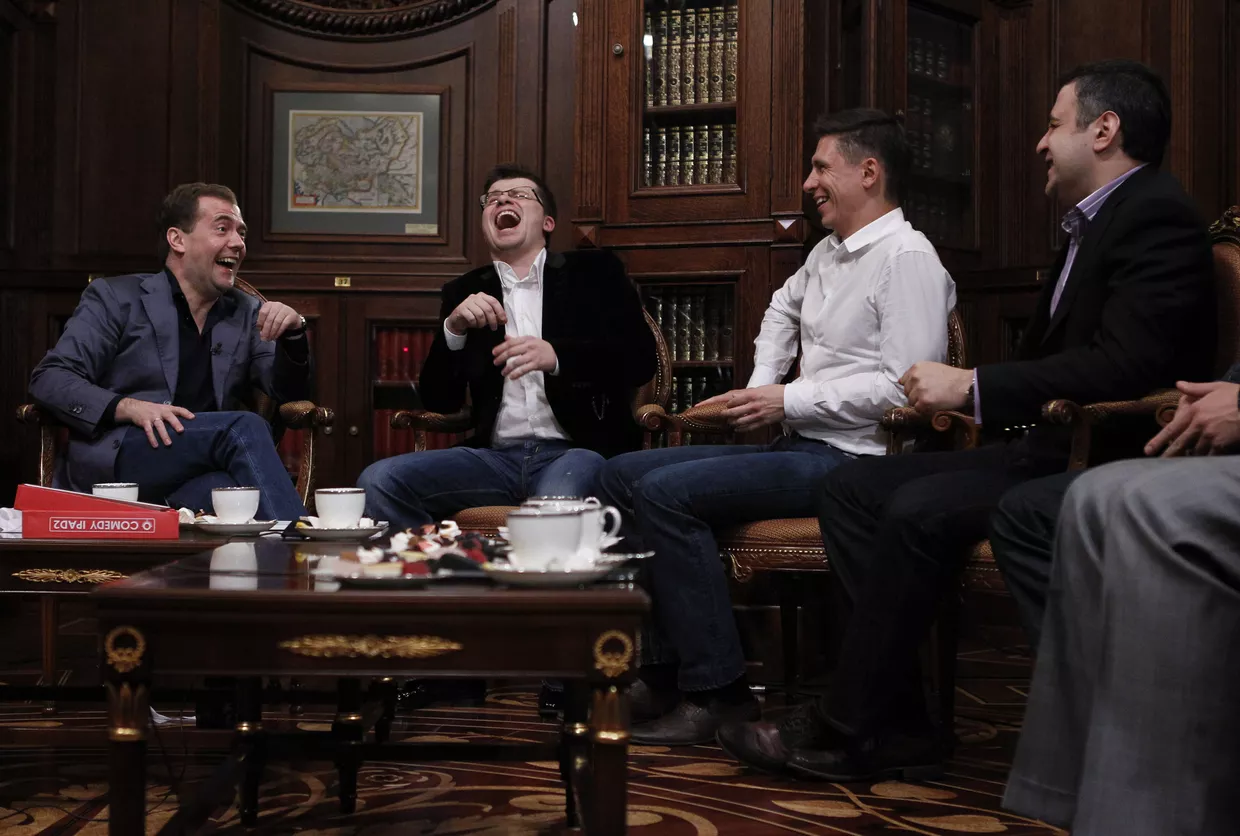 Президент РФ Д.Медведев встретился с участниками проекта Comedy club Президент РФ Д.Медведев встретился с участниками проекта Comedy club