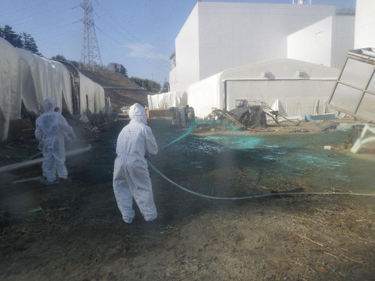 Радиоактивную воду с японской АЭС сбрасывают в океан
