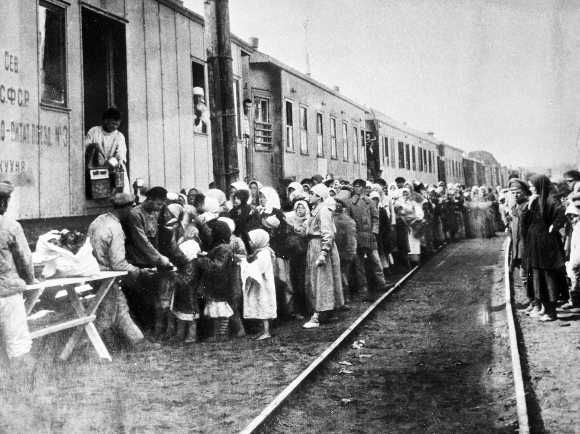 Крымский голод. Голодающие Поволжья 1921. Голод в Поволжье в 1920 е годы.