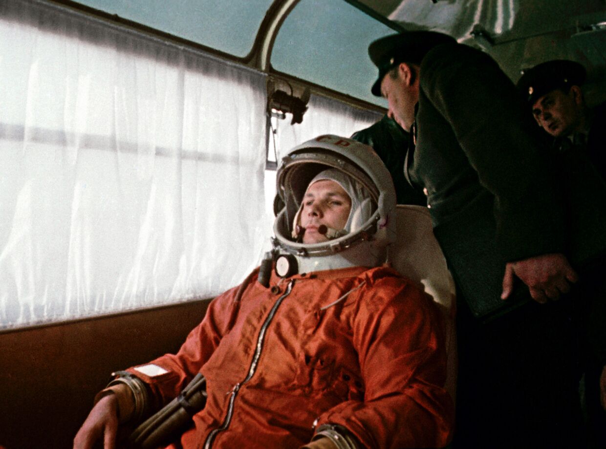 Космонавт Ю.Гагарин перед полетом