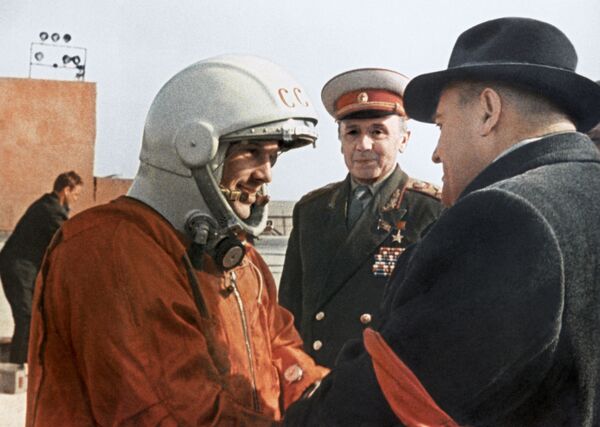 Академик С.Королев и Ю.Гагарин перед стартом