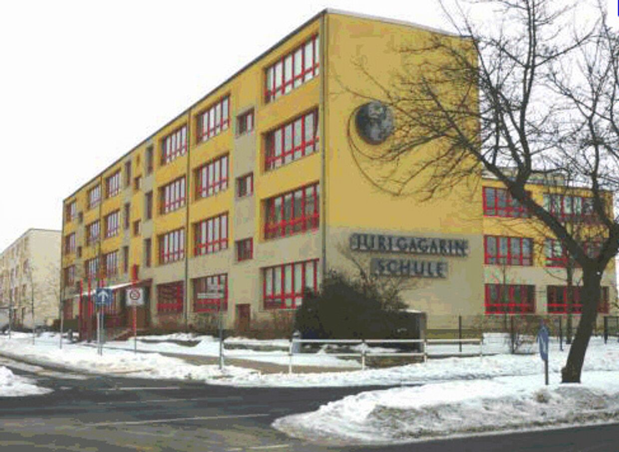  средняя школа имени Юрия Гагарина (Juri-Gagarin-Oberschule) в маленьком провинциальном городке Фюрстенвальде