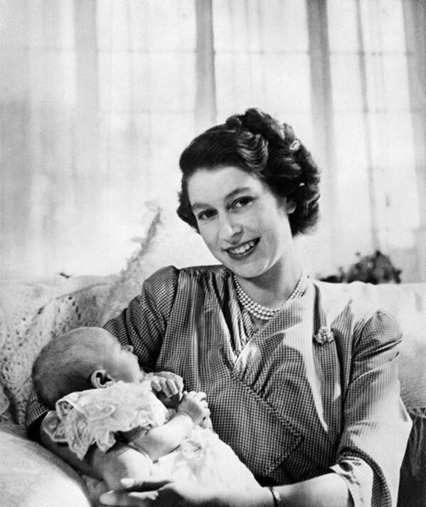 принцесса Елизавета с новорожденной принцессой Анной