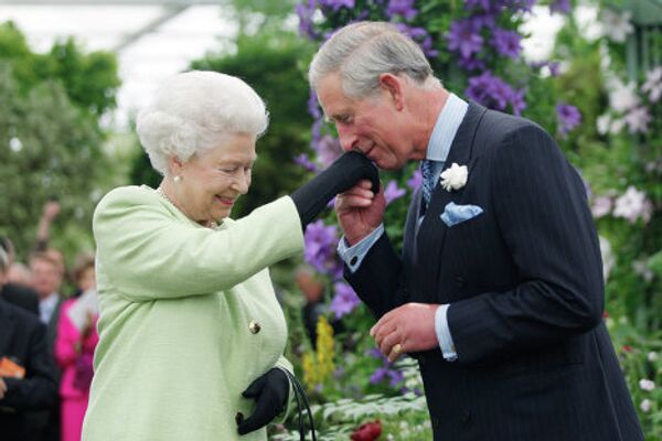 Королева Великобритании Елизавета II и принц Чарльз 