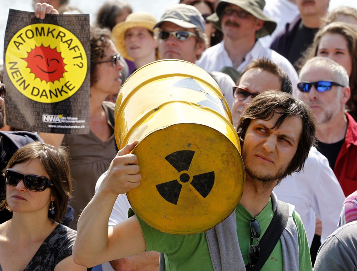 Германские демонстранты требуют отказа от ядерной энергетики