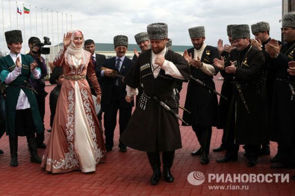 Глава ЧР Рамзан Кадыров принял участие в торжествах, посвященных Дню чеченского языка
