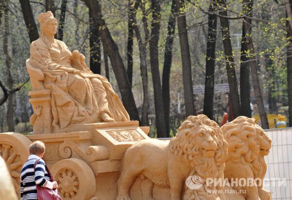 Фестиваль песчаной скульптуры Знаменитые фонтаны мира открылась на ВВЦ