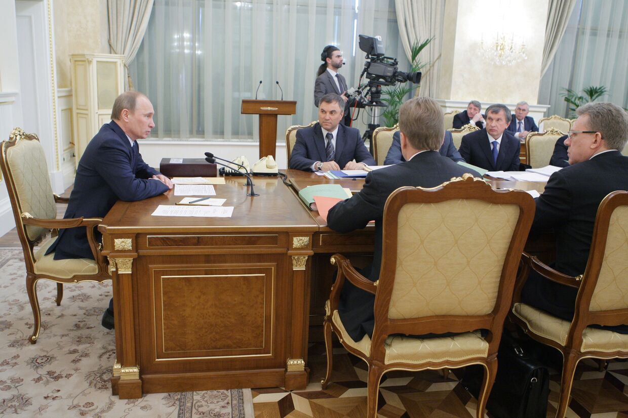 Премьер-министр РФ Владимир Путин проводит заседание Президиума правительства РФ
