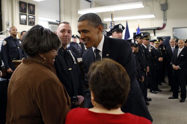 Барак Обама на встрече с пожарными и полицейски на граунд зиро в Нью-Йорке