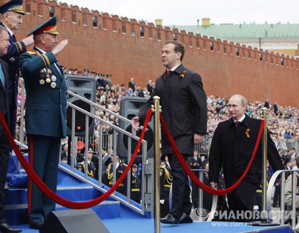 Дмитрий Медведев и Владимир Путин на параде Победы на Красной площади