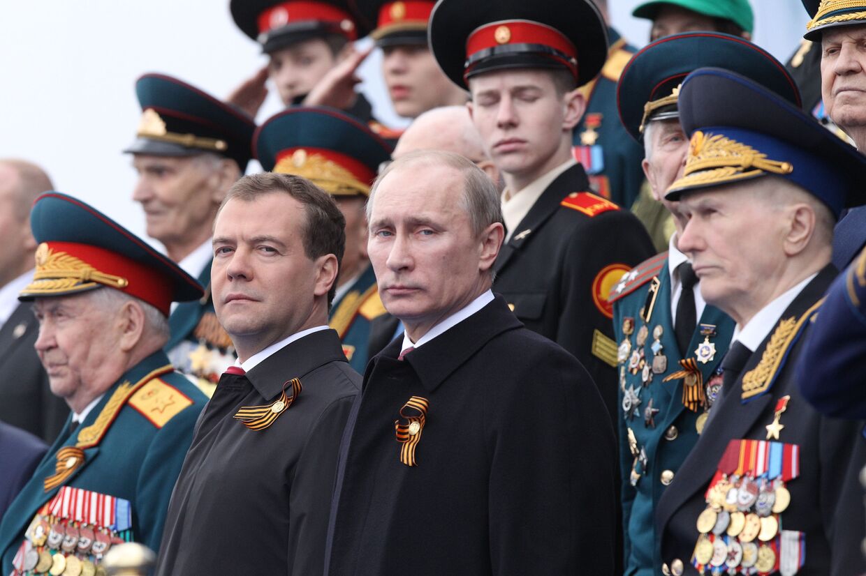 Дмитрий Медведев и Владимир Путин на параде Победы на Красной площади