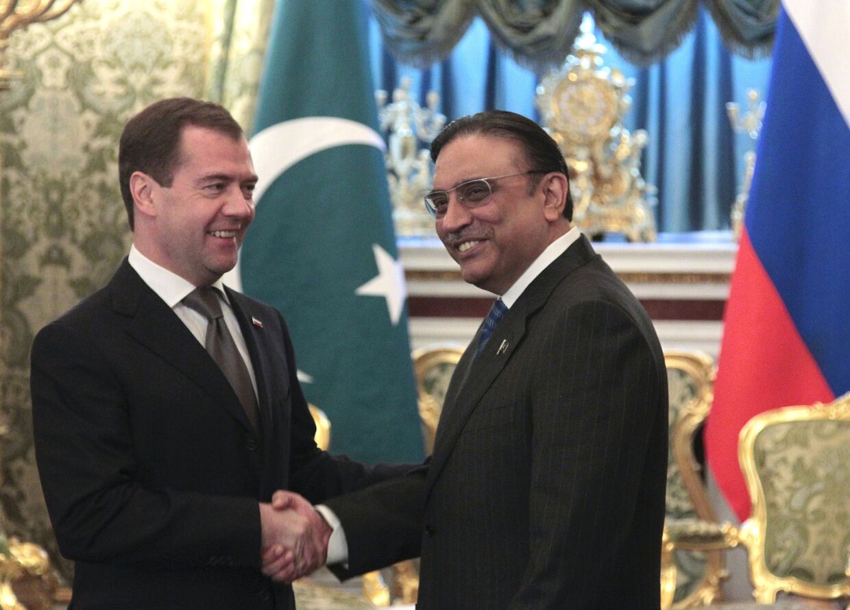 Президент России Дмитрий Медведев и президент Пакистана Асиф Али Зардари