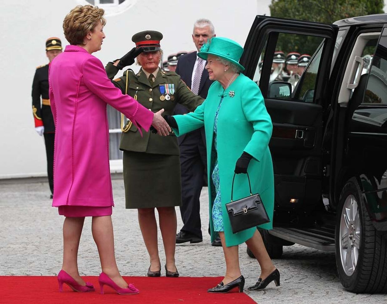 Королева Великобритании Елизавета II прилетела в Ирландию 