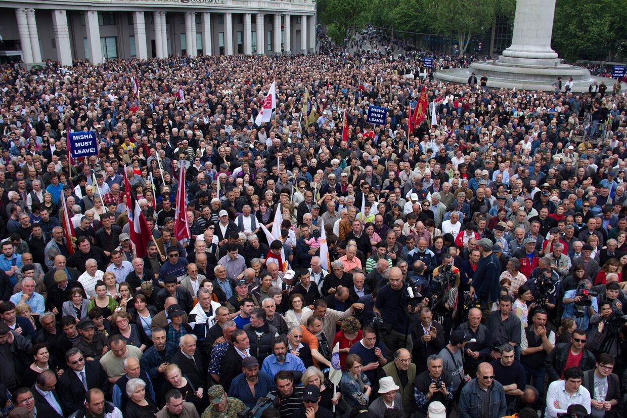 Митинг на английском. United National Movement Тбилиси. Грузия в 90.
