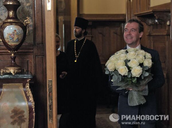 Президент РФ Д.Медведев поздравил патриарха Кирилла с праздником тезоименитства
