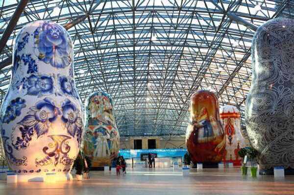 24 мая в ТРЦ АФИМОЛЛ Сити открывается уникальная экспозиция матрешек, которые выставлялись на Российской национальной выставке в Париже в 2010 году