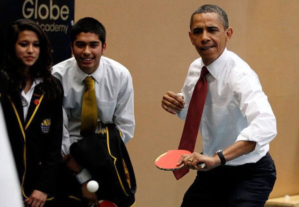 Барак Обама и Дэвид Кемерон сыграли в настольный теннис