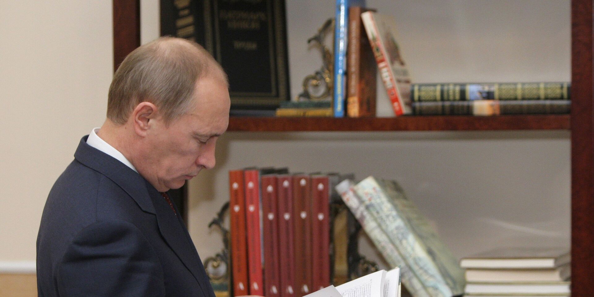 Премьер-министр РФ Владимир Путин встретился с губернатором Санкт-Петербурга - ИноСМИ, 1920, 07.12.2022