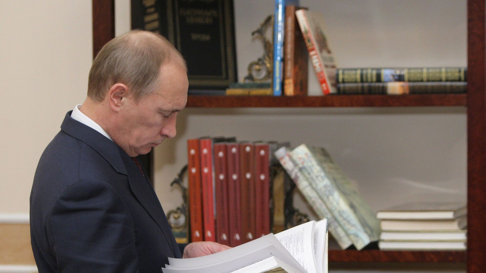 Премьер-министр РФ Владимир Путин встретился с губернатором Санкт-Петербурга - ИноСМИ, 1920, 07.12.2022