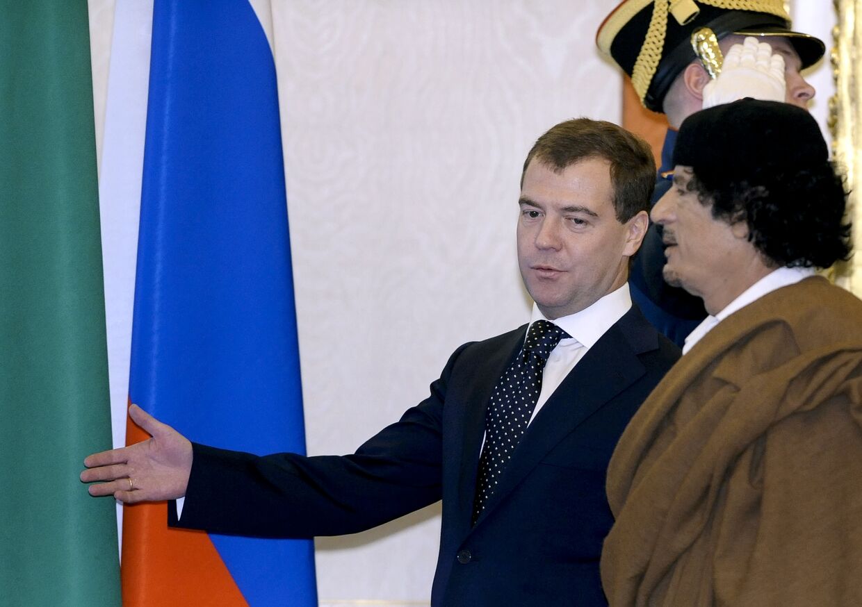 Президент России Дмитрий Медведев и лидер Социалистической Народной Ливийской Арабской Джамахирии Муамар Каддафи