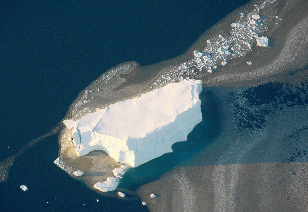 Айсберг в море Лазарева у берегов Антарктиды