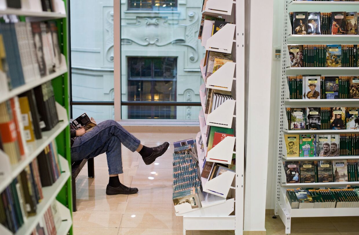 Работа книжного магазина Парк культуры и чтения Буквоед в Санкт-Петербурге