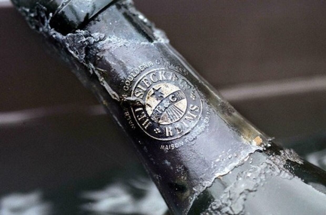бутылка самого старого в мире шампанского, которое нашли на затонувшем в балтийском море корабле