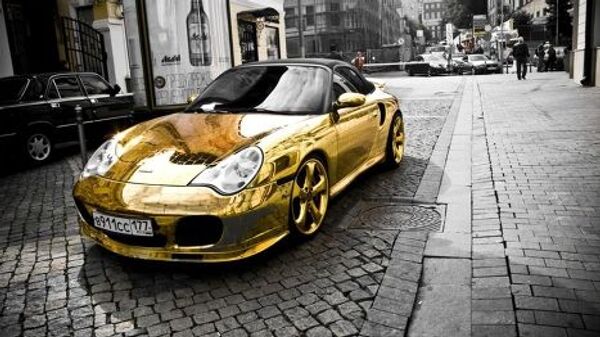 порш 911 кабриолет, покрытый золотом