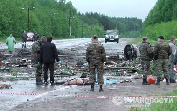 В районе карельского поселка Бесовец, на автомобильную трассу, упал пассажирский самолет ТУ-134